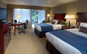 Nichols Village Hotel And Spa